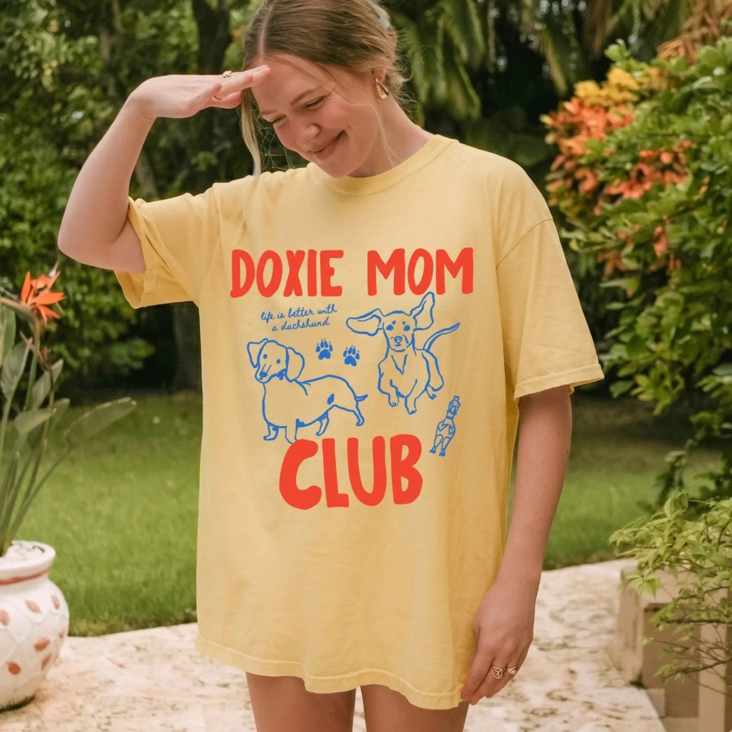 Doxie Mom Club Tee